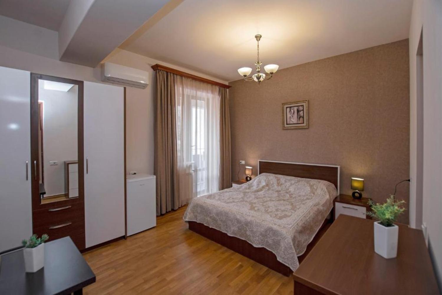 Hotel Season Yerevan Exterior foto